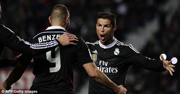 Ronaldo en Benzema vieren feest