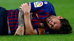 Messi kreunt van pijn 