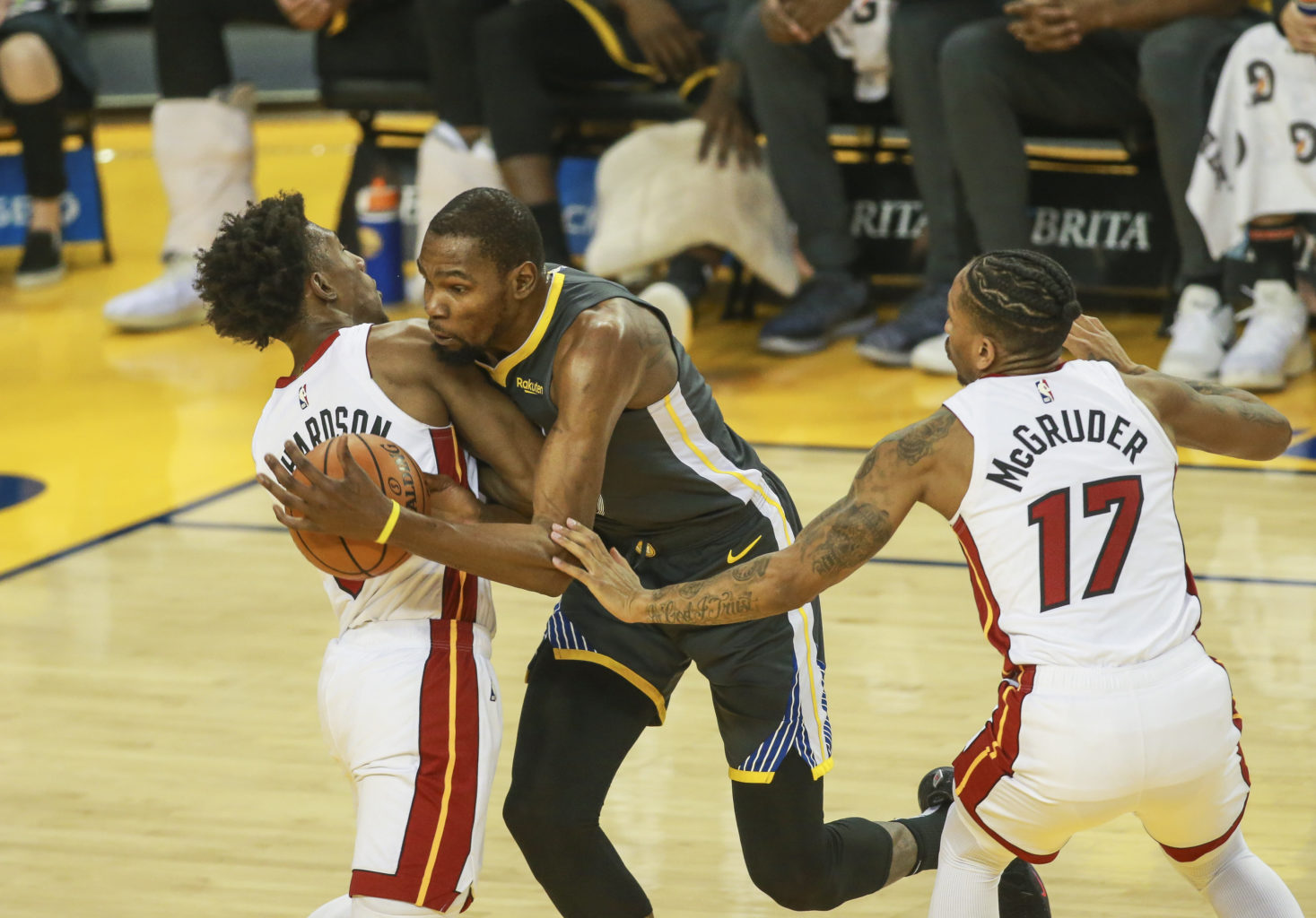Durant in duel met twee Miami spelers