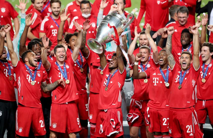 Bayern lift de kampioenstrofee